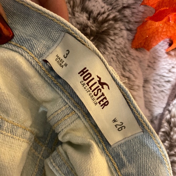 Light wash Denim Shorts - Picture 3 of 3